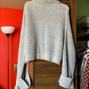 Gray, turtle neck puffy sleeves sweater